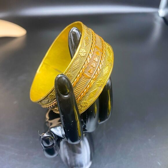 Ladies 8” brass bangle w/intricate engraving that appears to be Eastern Indian - Picture 9 of 10